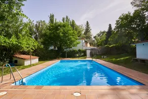 Ferienhaus mit privatem Pool, Garten und Grill | Bergblick | Perfekt für die Arbeit von Zuhause - Image 3