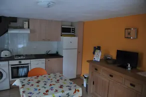 Cozy Cottage with Private Garden and Wi-Fi in Salles-Curan - Image 3