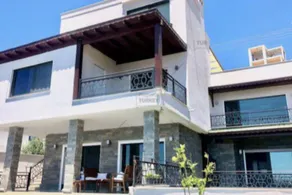 Villa with terrace, garden & barbecue - Image 2