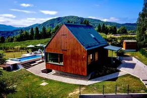 House with heated pool & BBQ - Image 2