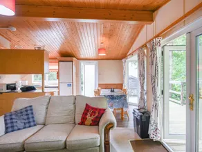 Family-friendly beautiful cottage with garden & jacuzzi | River view - Image 5