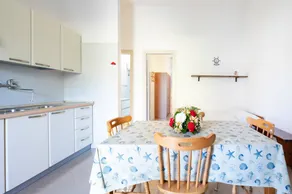 Charmant appartement avec terrasse, barbecue et jardin | Vue jardin - Image 4