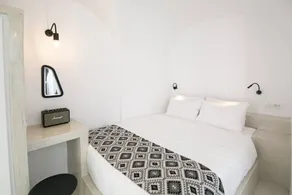 Cozy Nest Villa, sea & caldera view - Image 3