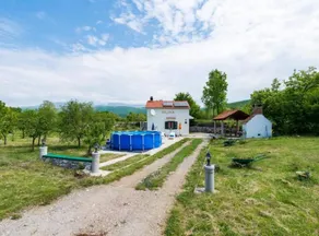 Holiday home with barbeque & private pool | Dogs allowed - Image 4