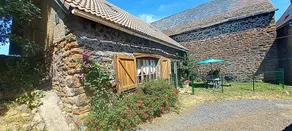Holiday home with barbecue, garden & terrace | Mountain view - Image 2