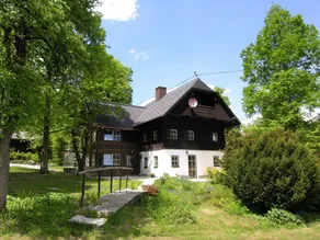 Holiday home with barbeque, terrace & garden - Image 2