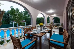 Schönes Ferienhaus mit Terrasse, Grill und privatem Pool - Image 5