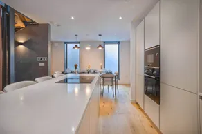 Child-friendly holiday apartment with garden, fast internet & terrace | Next to Manchester Town Hall | Dogs allowed - Image 2