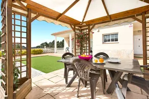 Ferienwohnung mit Garten, privatem Pool und Terrasse - Image 3
