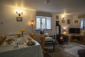 Cottage with garden - Image 4