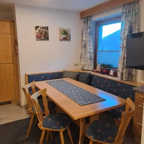 Flat with terrace & garden - Image 5