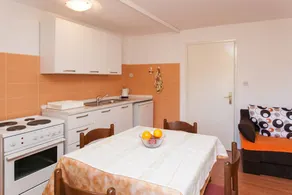 Holiday apartment with terrace - Image 4