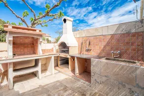 House with terrace, garden & barbeque - Image 2