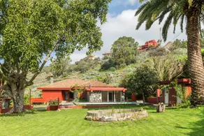 Villa entièrement équipée avec sauna, piscine privée et jardin | Vue jardin - Image 3