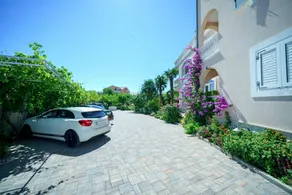Holiday apartment with garden - Image 4