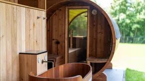 House with garden, barbecue & pool - Image 2