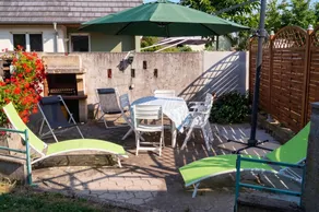 Casa vacacional con jardín, terraza y barbacoa | Vistas al jardín - Image 2