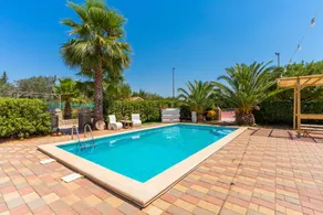 House with terrace, garden & BBQ | Garden view - Image 3