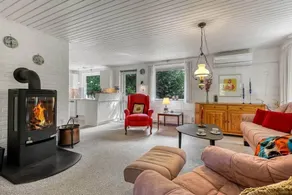 Holiday home with barbeque & terrace - Image 4
