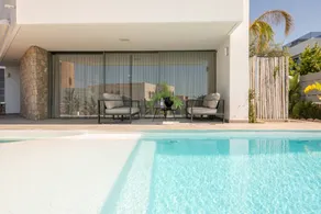 Maison avec piscine privée, jardin et terrasse - Image 2