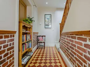 Cottage with garden & hot tub - Image 3