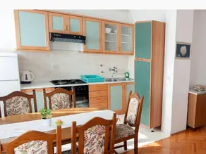 Apartamento vacacional con barbacoa y jardín - Image 2