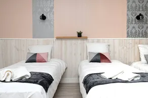 Room 'Chambre 7' with Shared Terrace, Wi-Fi and Air Conditioning - Image 2