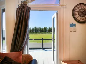 Fully equipped cottage with garden - Image 4