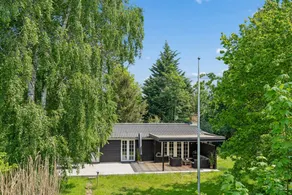 Family-friendly holiday home with barbeque & garden | Pets allowed - Image 2