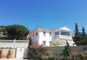 Fully equipped spacious villa with barbeque, terrace & pool | Mountain view | Pets allowed - Image 2