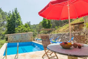 Family-friendly villa with private pool, terrace & barbeque - Image 4