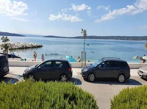 Spacious Apartment Steps from the Beach, with Private Terrace and Grill - Three Bedroom Apartment - Image 2