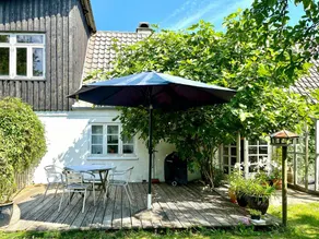 Holiday home with garden, barbecue & terrace - Image 3