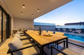 Fully equipped ample villa with barbecue, pool & terrace | Pool view - Image 5