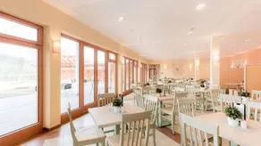 Child-friendly holiday apartment with terrace, sauna & garden | Lake view - Image 4