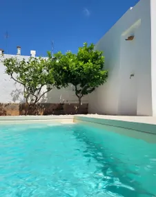 Villa with garden, pool & terrace - Image 4