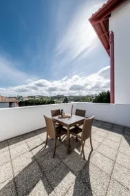 Holiday apartment with private pool - Image 4