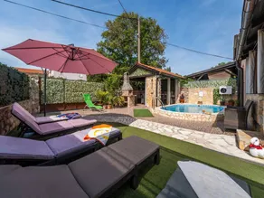 Holiday House Ana – Relaxing House with Heated Pool and Jacuzzi - Image 3