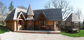 Gîte adapté aux familles avec jacuzzi, terrasse et barbecue | Vue piscine | Avec animaux acceptés - Image 4