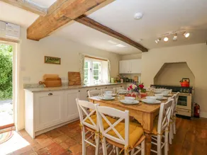 Cottage with garden - Image 4