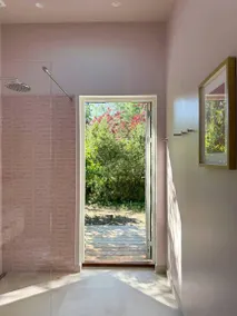 Child-friendly holiday home with terrace & garden - Image 3