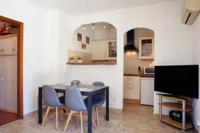 Apartment 'Somptueux Avec Jardin' with Sea View, Wi-Fi and Air Conditioning - Image 5