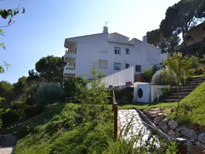 Appartement de vacances entièrement équipé avec jardin, barbecue et piscine - Image 3