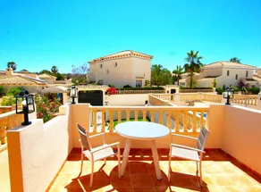 Voll ausgestattetes Ferienhaus mit Garten, Pool und Grill - Image 2