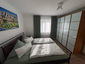 Apartment with terrace - Image 3