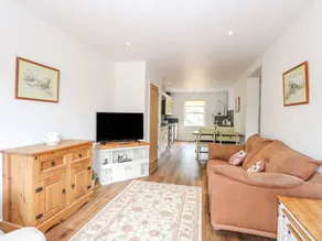 Fully equipped cottage with garden - Image 4