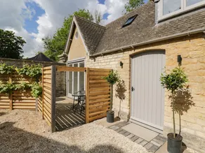 Family-oriented cottage with hot tub & garden - Image 3