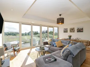 Cottage with garden & jacuzzi - Image 4