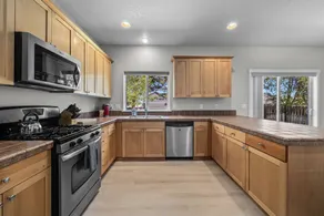 Dog Friendly Bonus Room Fireplace BBQ Fenced Yard Close to Park! - Image 3