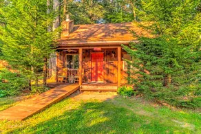 Traditional Wooden Cabin Rental in the Poconos, Pennsylvania - Image 2